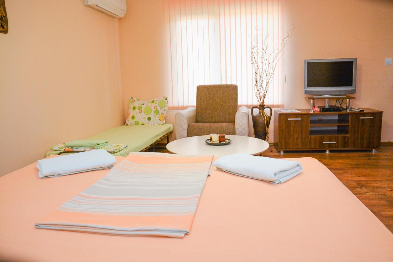 Guest House Raiski Kаt Mezek Exteriér fotografie