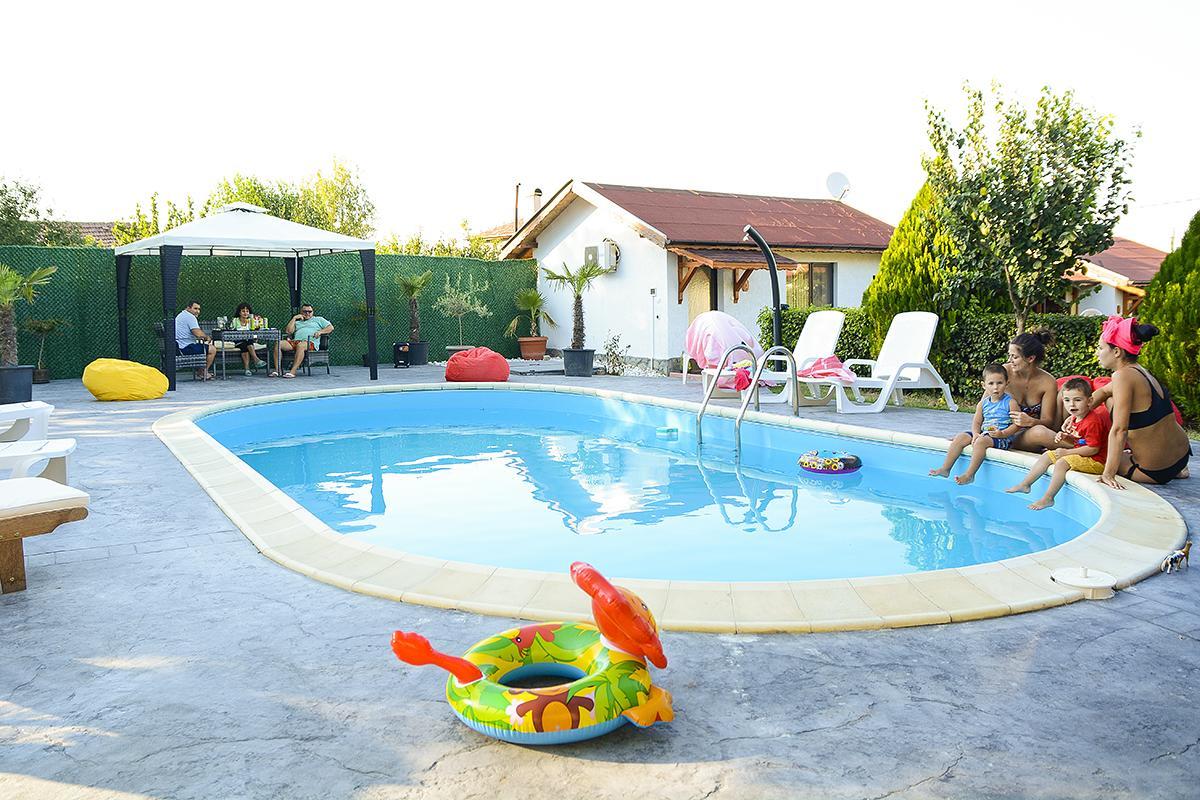 Guest House Raiski Kаt Mezek Exteriér fotografie